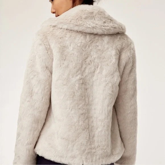 Aritzia - Sunday Best Fur Coat - Picture 3 of 6